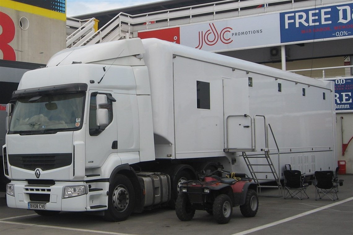 double-deck-trailer-with-office