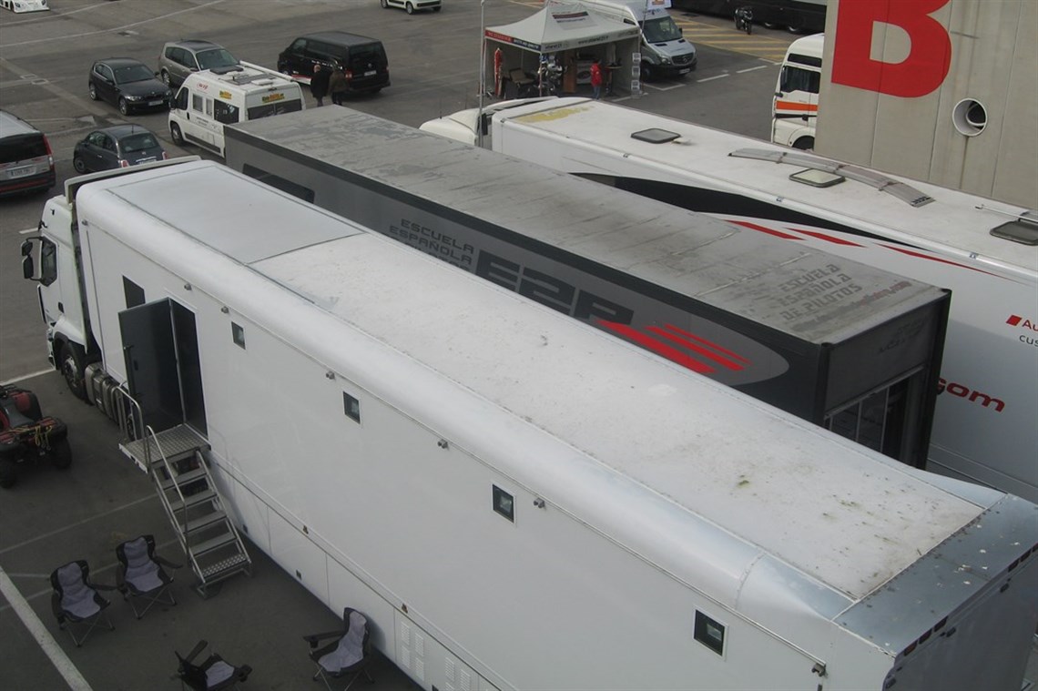 double-deck-trailer-with-office