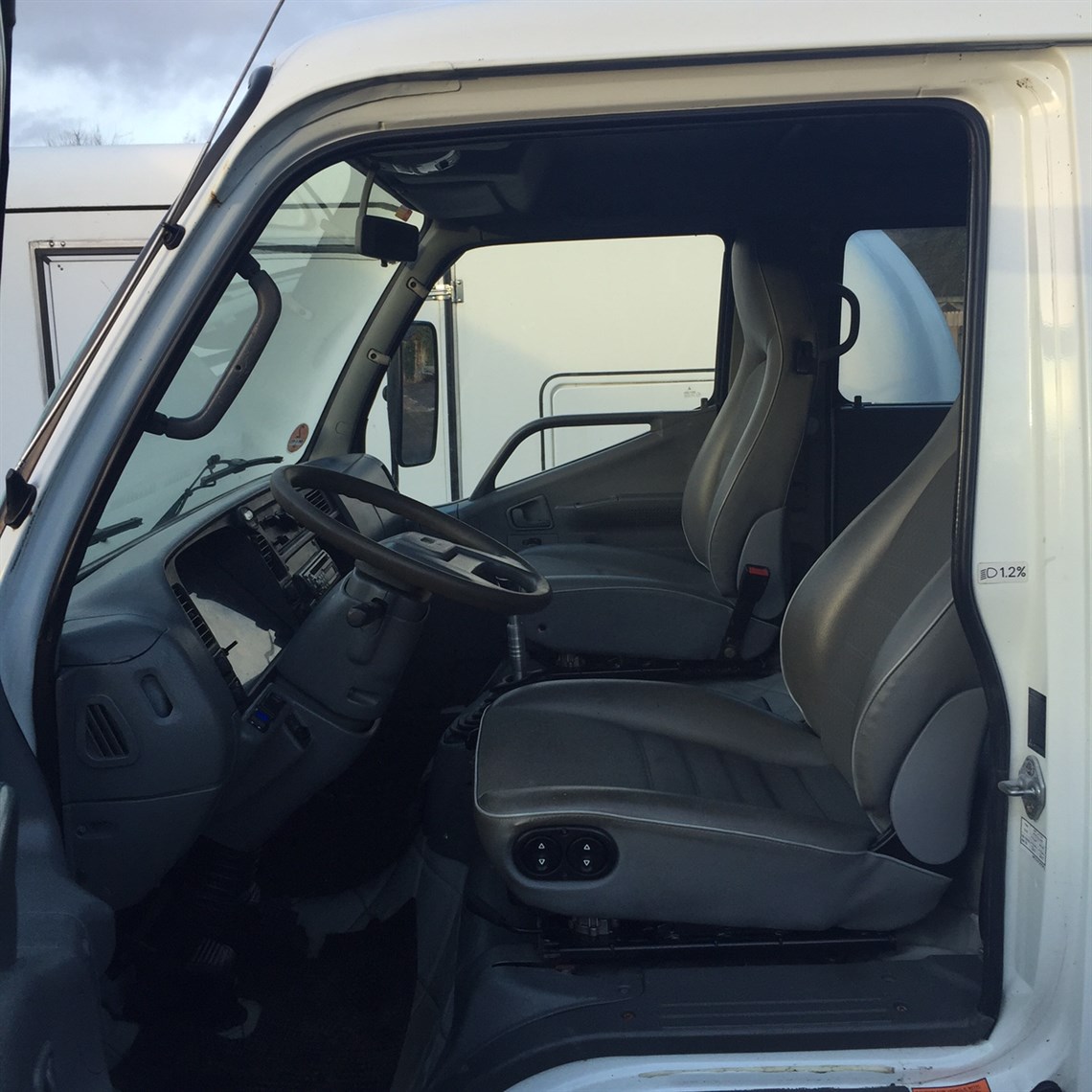 updated-mitsubishi-canter-35t-covered-transpo