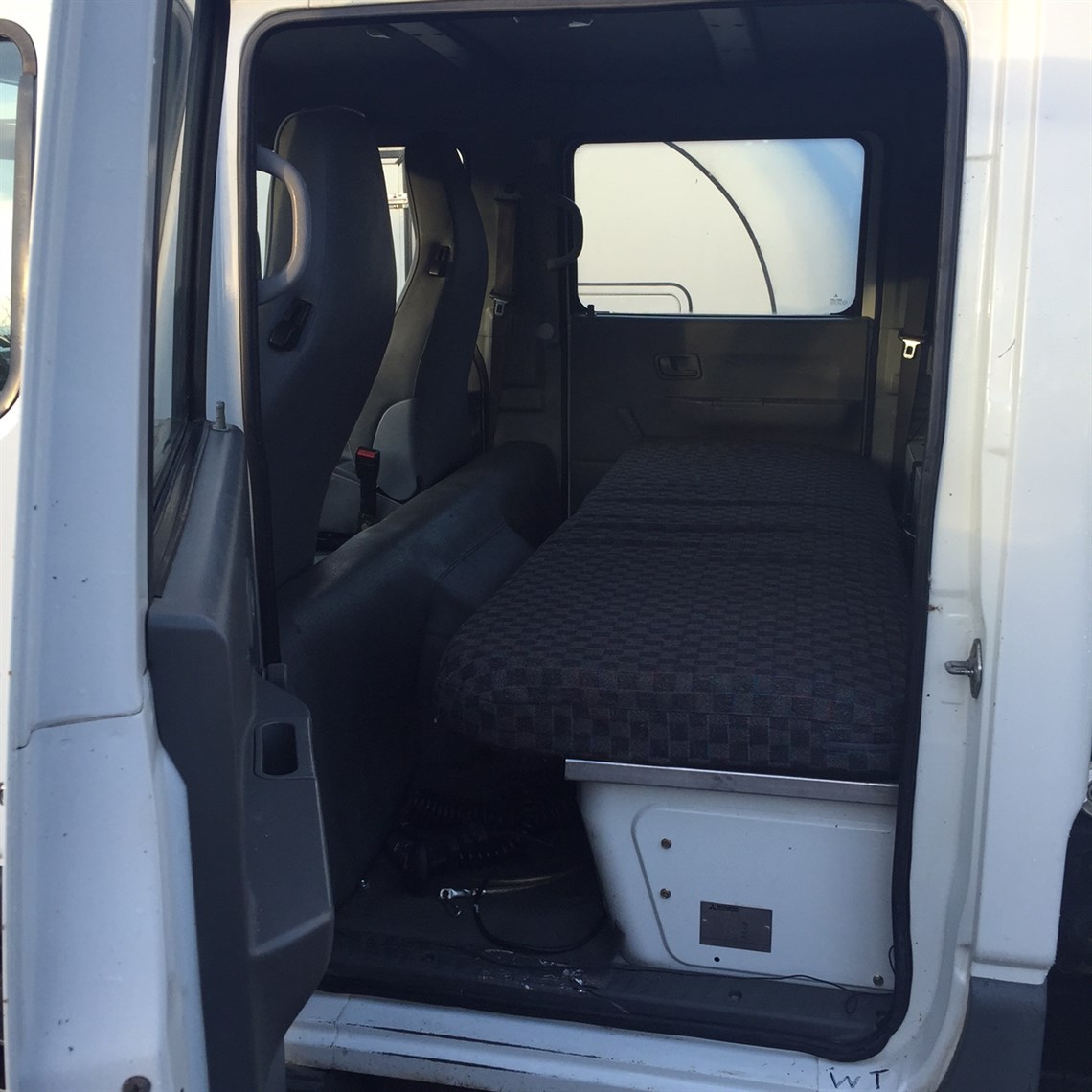 updated-mitsubishi-canter-35t-covered-transpo