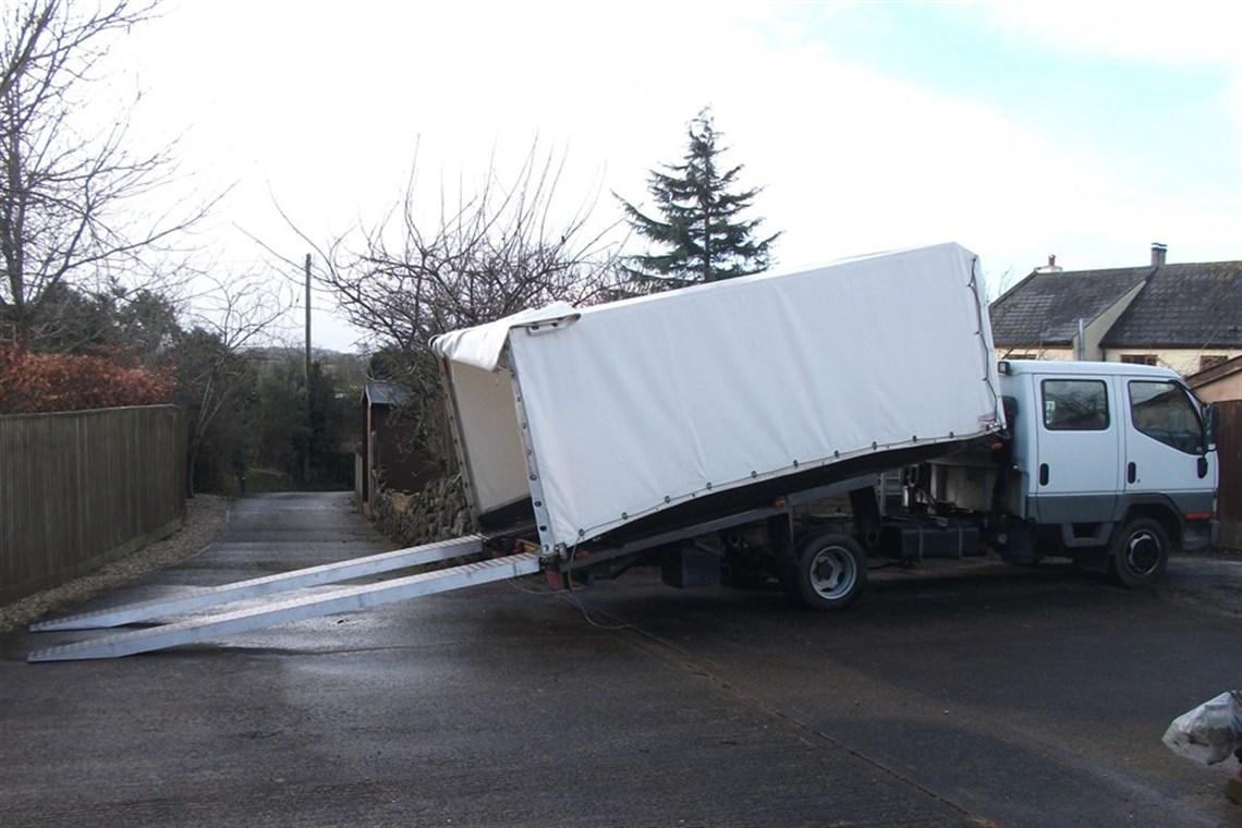 updated-mitsubishi-canter-35t-covered-transpo