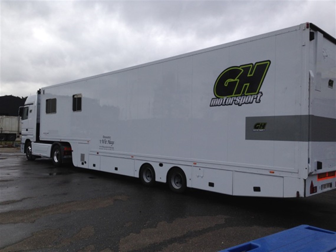 race-trailer-included-steigmaier-tent