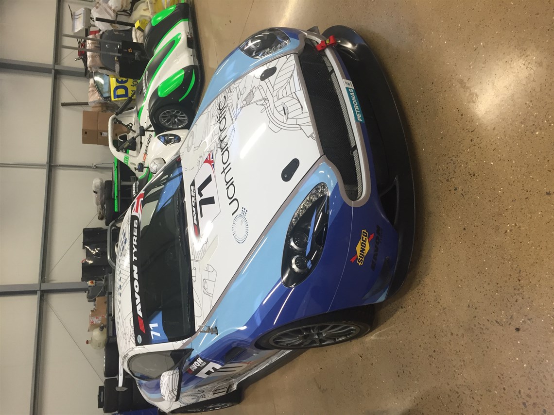 aston-martin-vantage-gt4-chassis33-bgt-2015-s