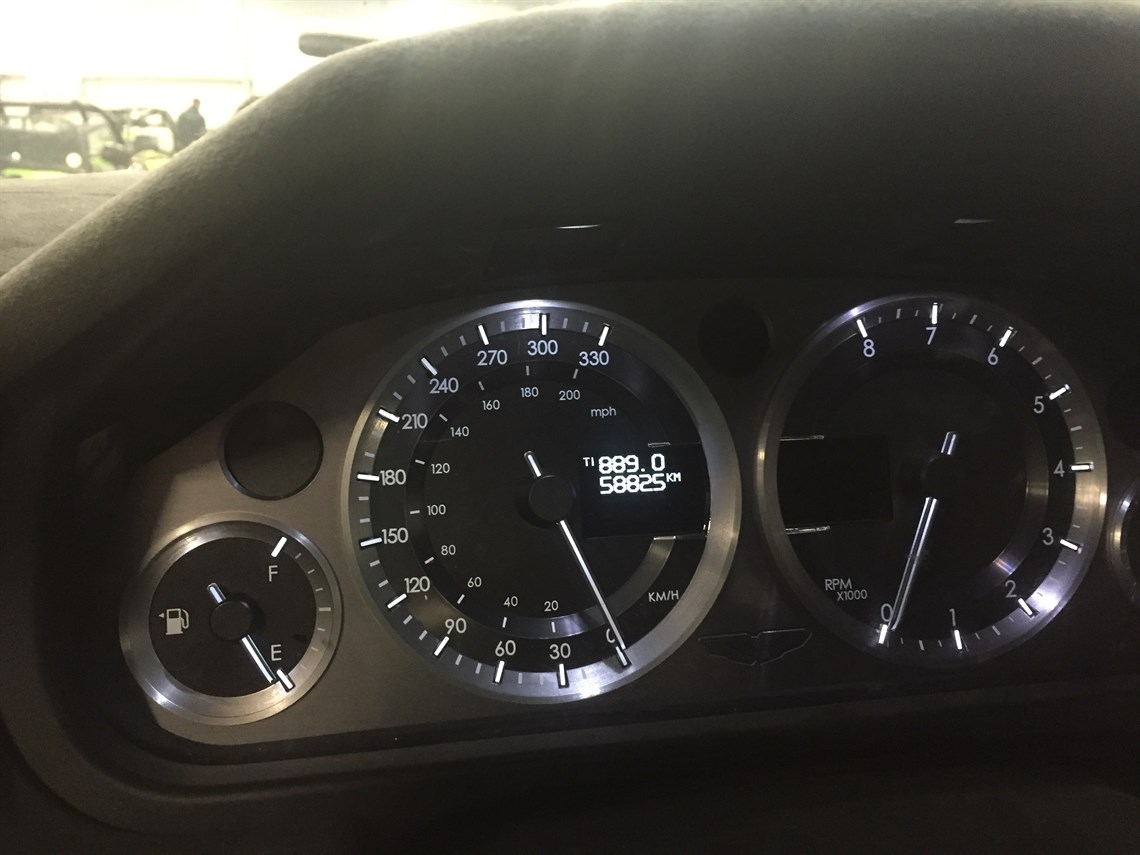 aston-martin-vantage-gt4-chassis33-bgt-2015-s