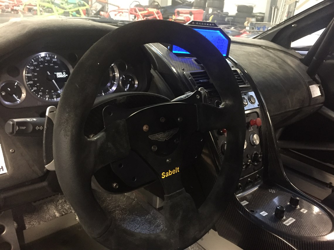 aston-martin-vantage-gt4-chassis33-bgt-2015-s