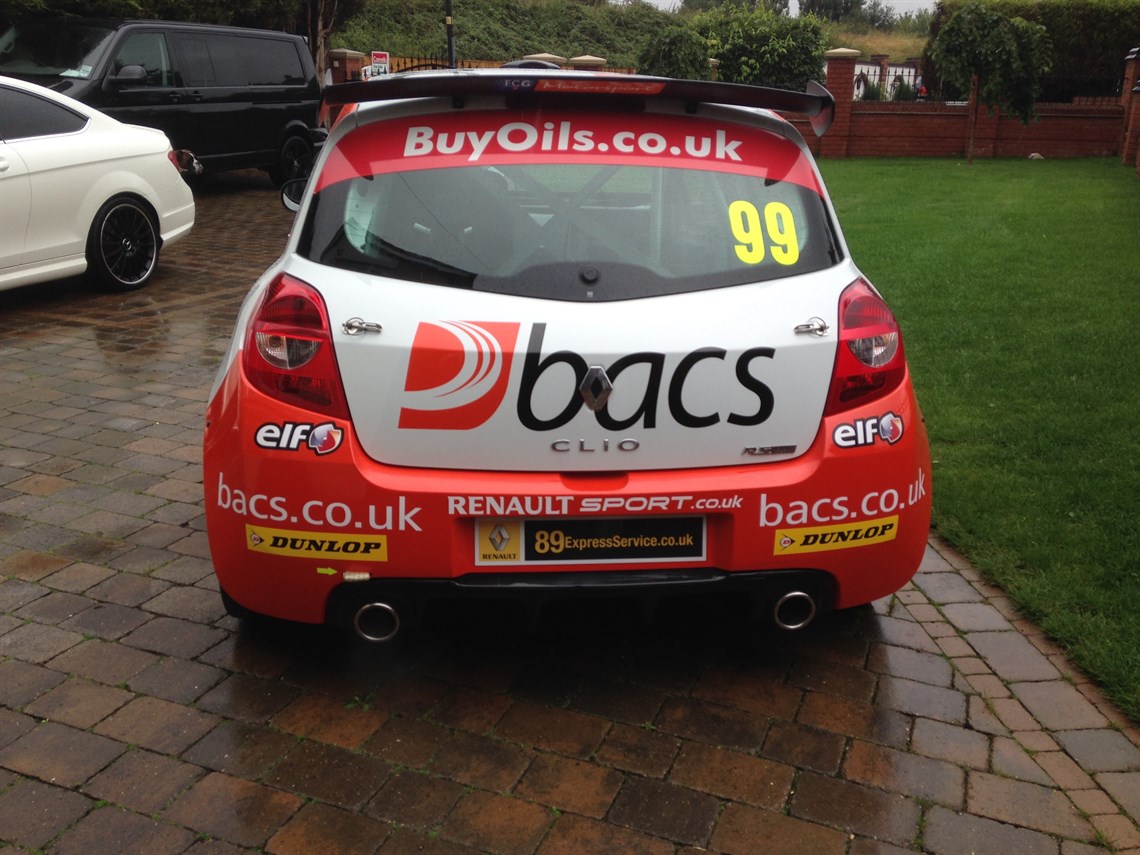 clio-cup-x85-racer-race-car