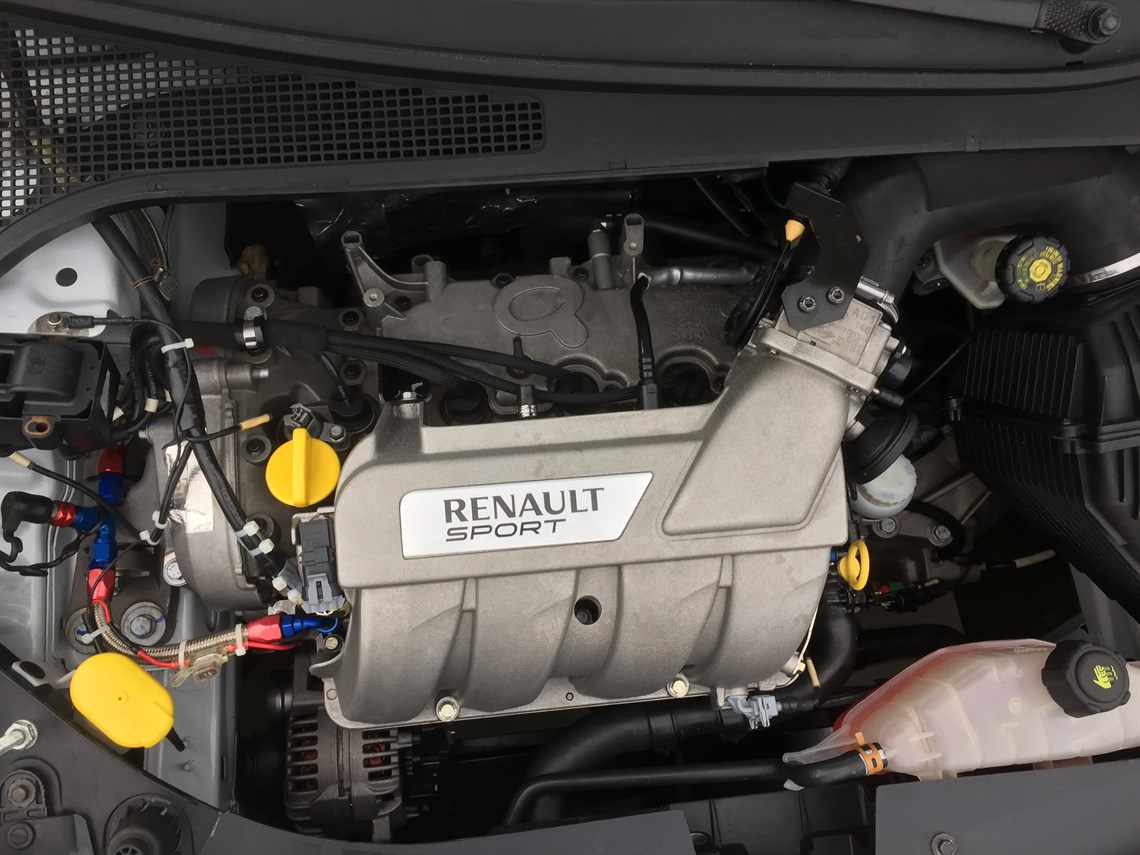 clio-cup-x85-racer-race-car