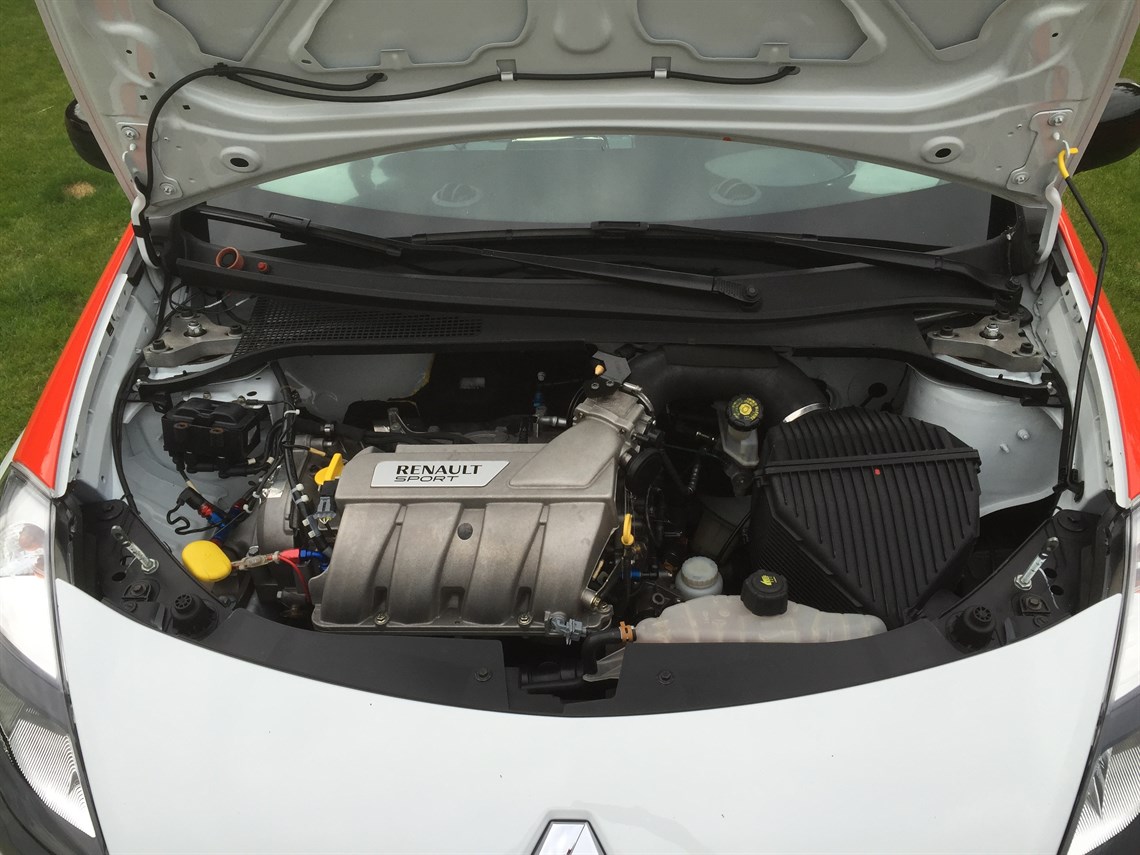 clio-cup-x85-racer-race-car