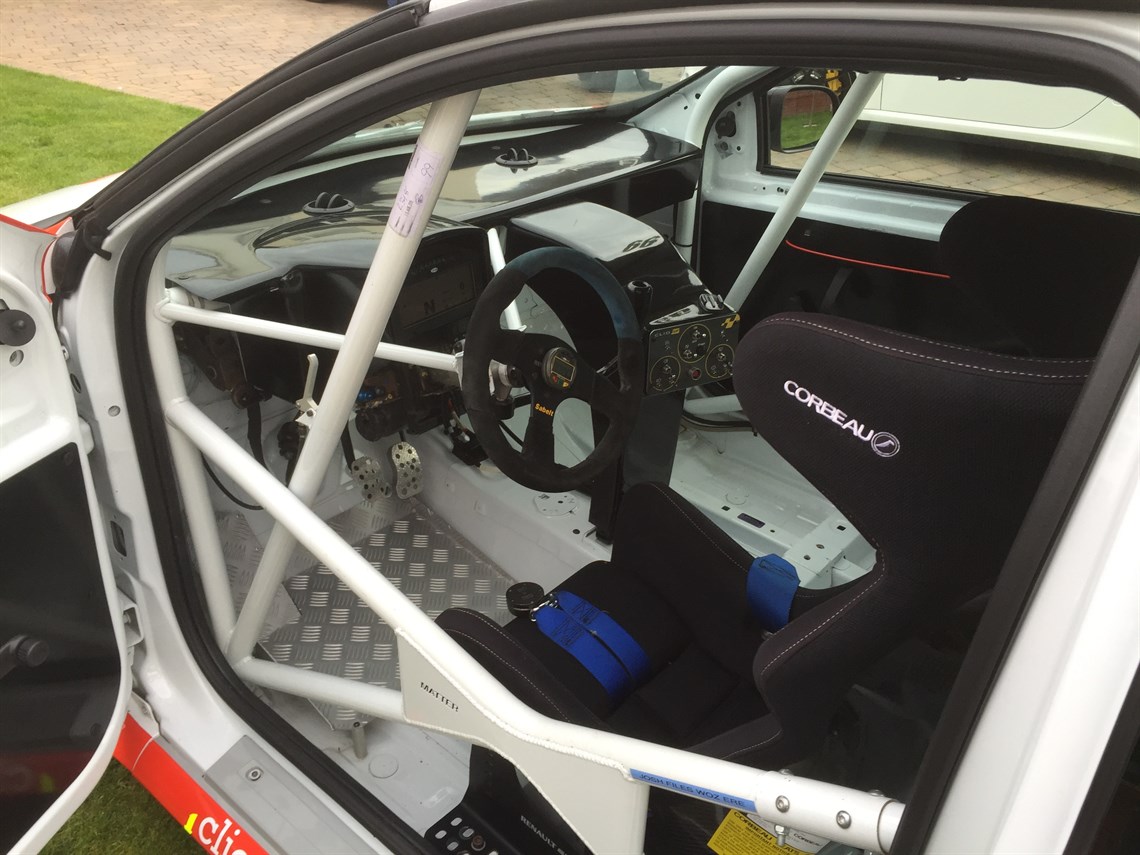 clio-cup-x85-racer-race-car