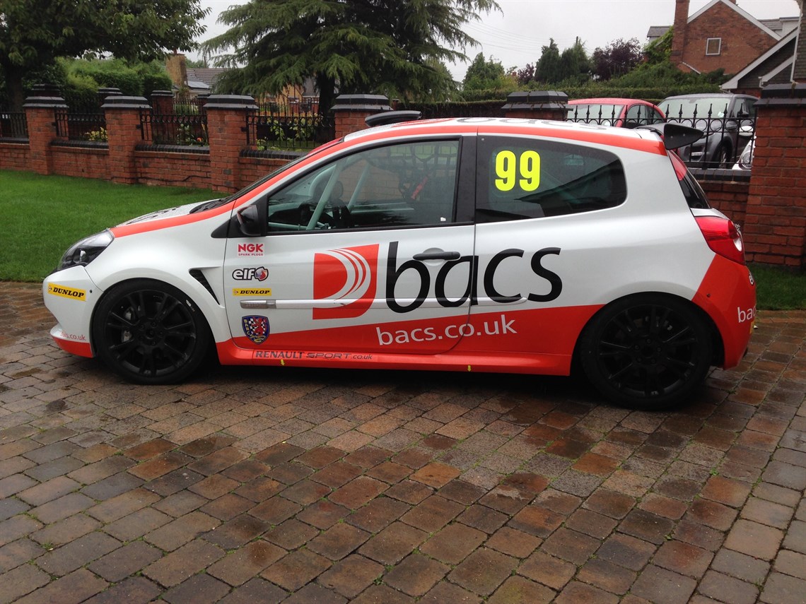 clio-cup-x85-racer-race-car