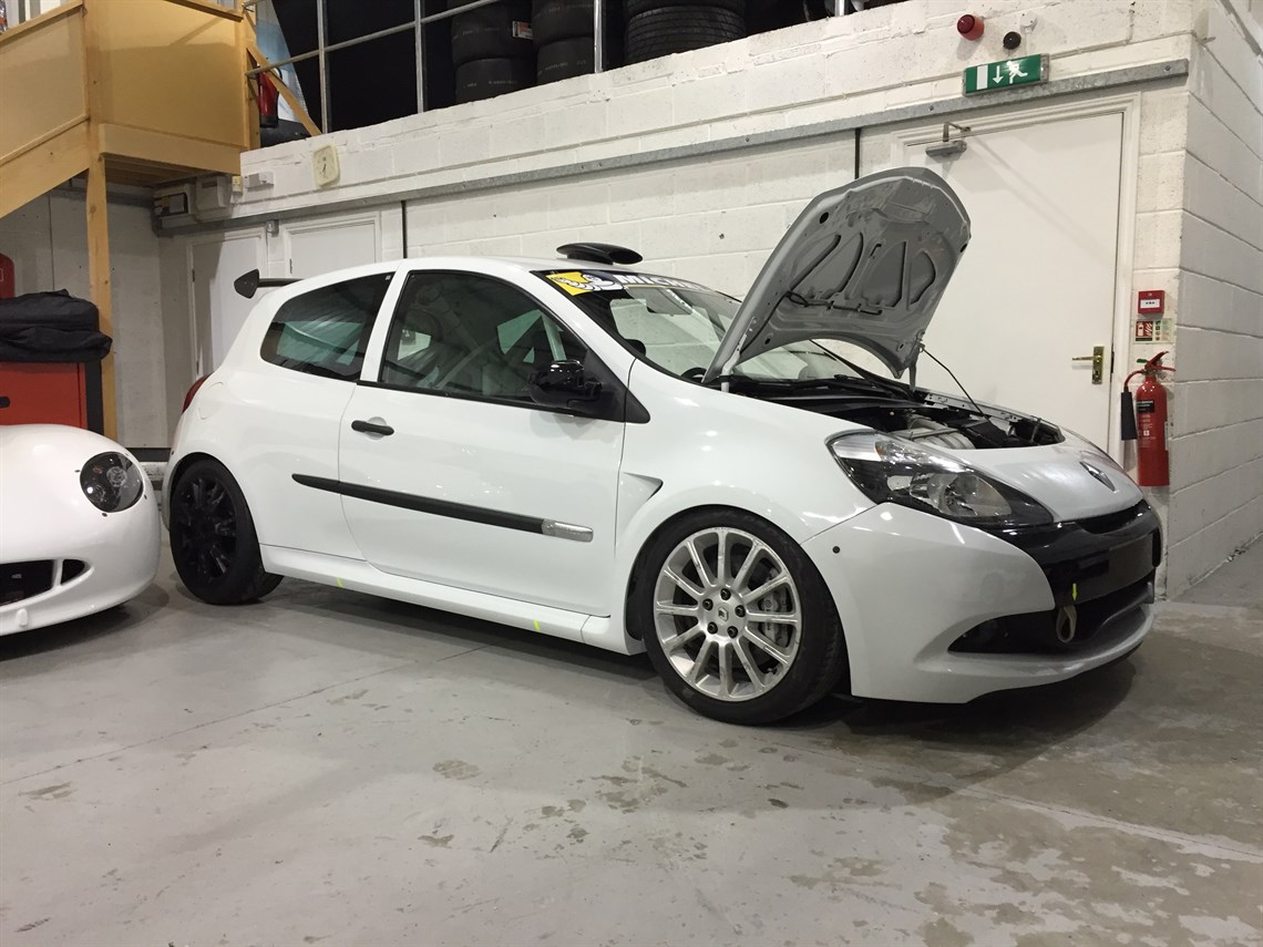clio-cup-x85-racer-race-car