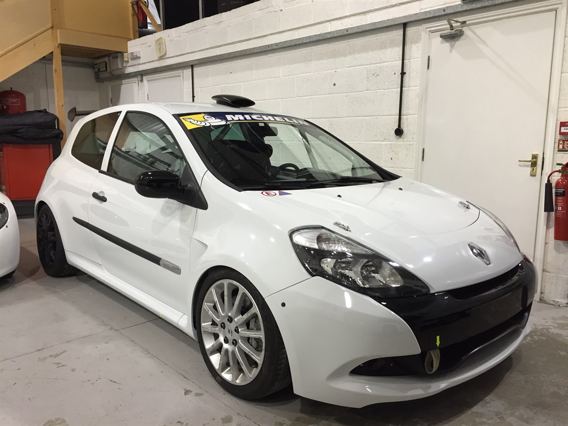clio-cup-x85-racer-race-car