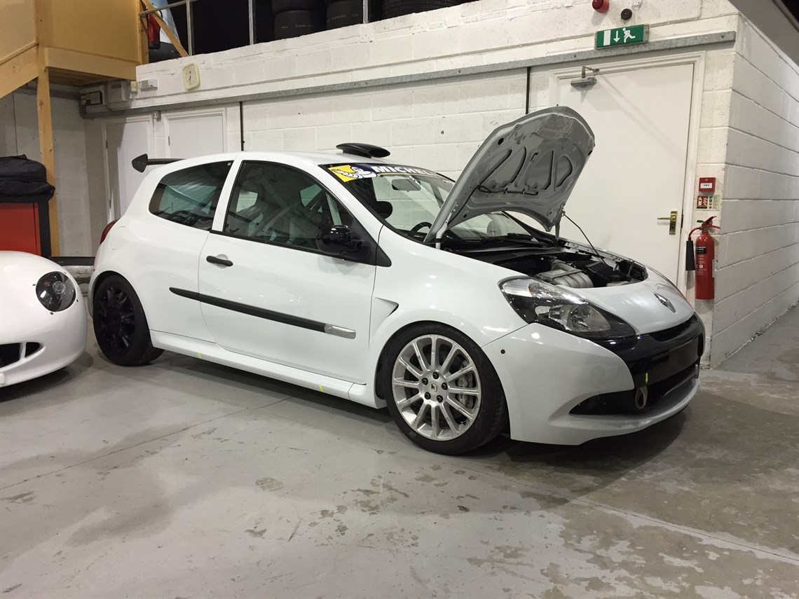 clio-cup-x85-racer-race-car