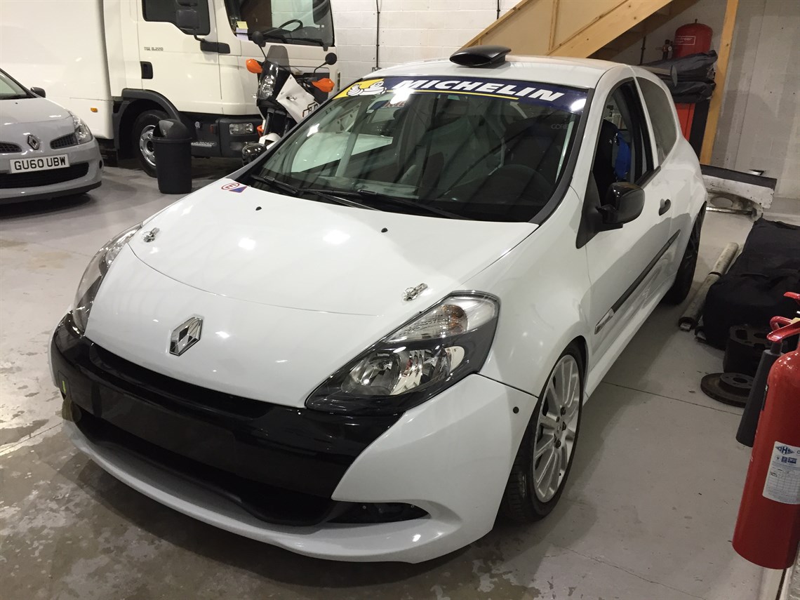 clio-cup-x85-racer-race-car