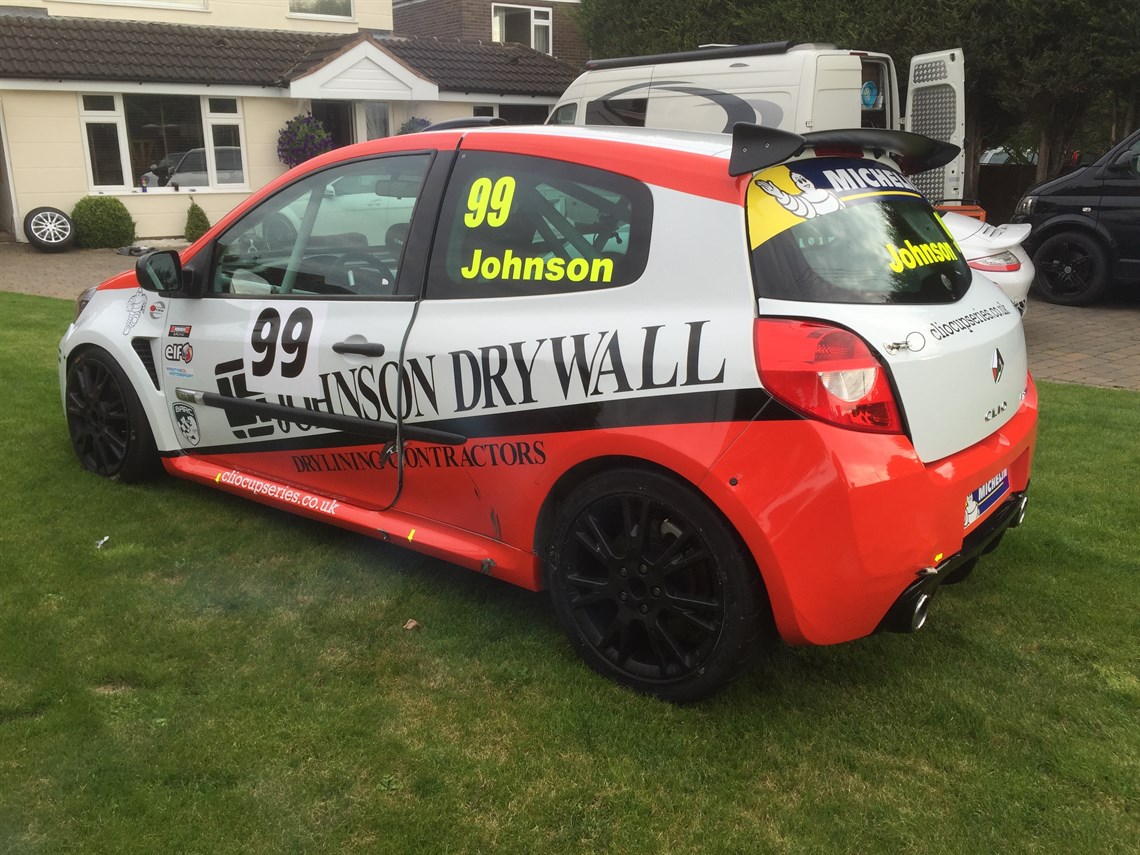 clio-cup-x85-racer-race-car