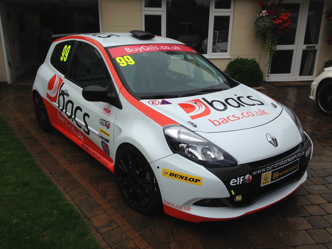 clio-cup-x85-racer-race-car