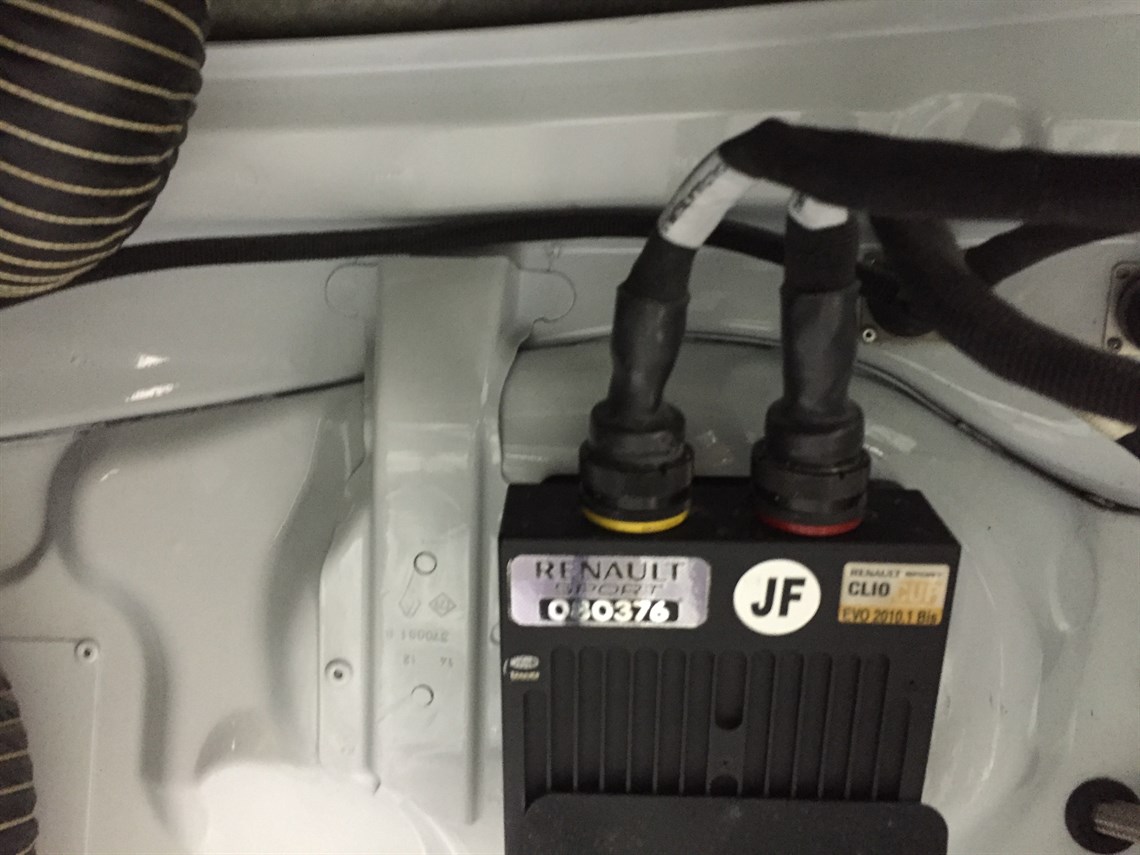 clio-cup-x85-racer-race-car