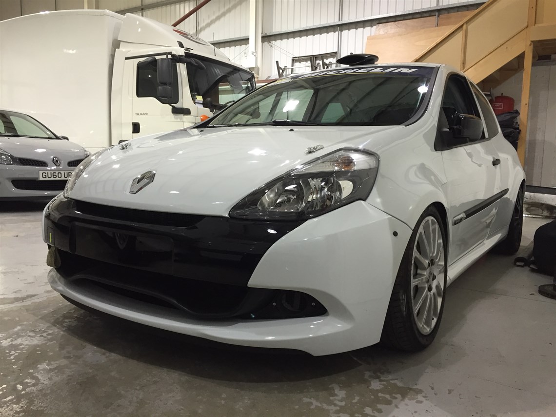 clio-cup-x85-racer-race-car