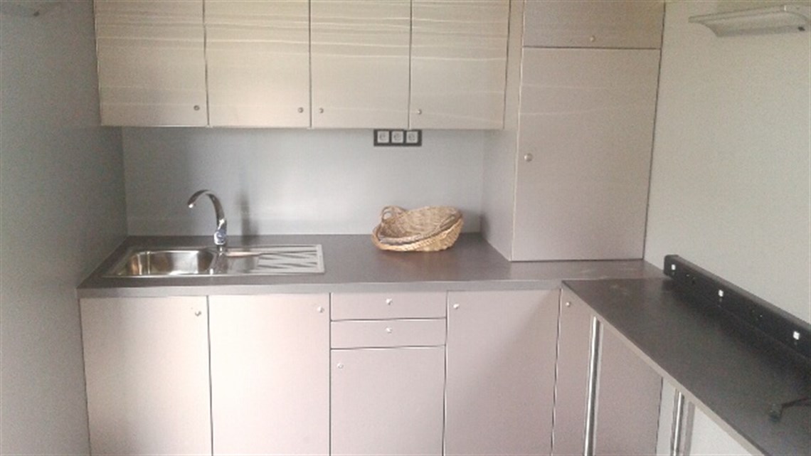 4-car-race-trailer-tractor-unit