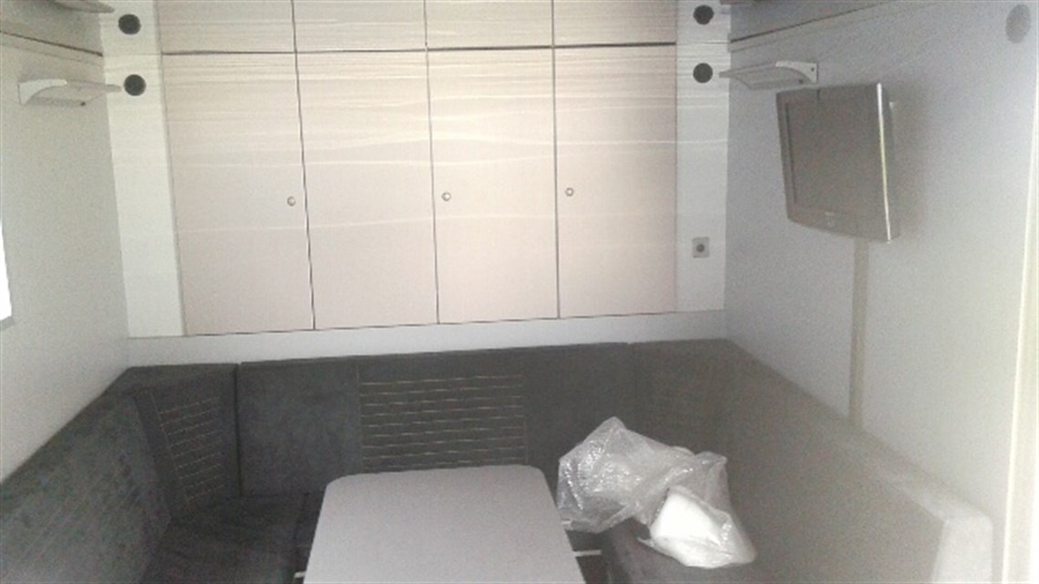 4-car-race-trailer-tractor-unit