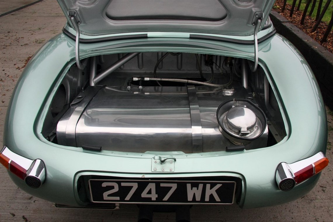 jaguar-e-type-semi-lightweight