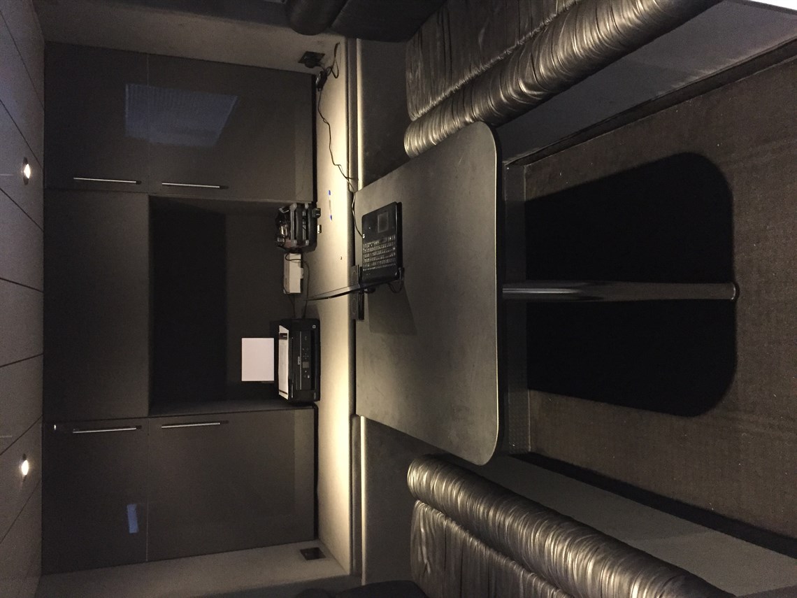 5-car-race-transporter-man-tractor-unit