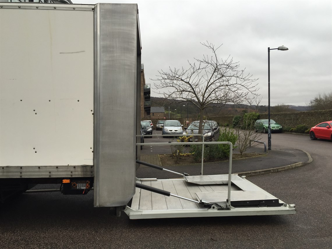 iveco-75e17---75-ton-2-car-race-transporter