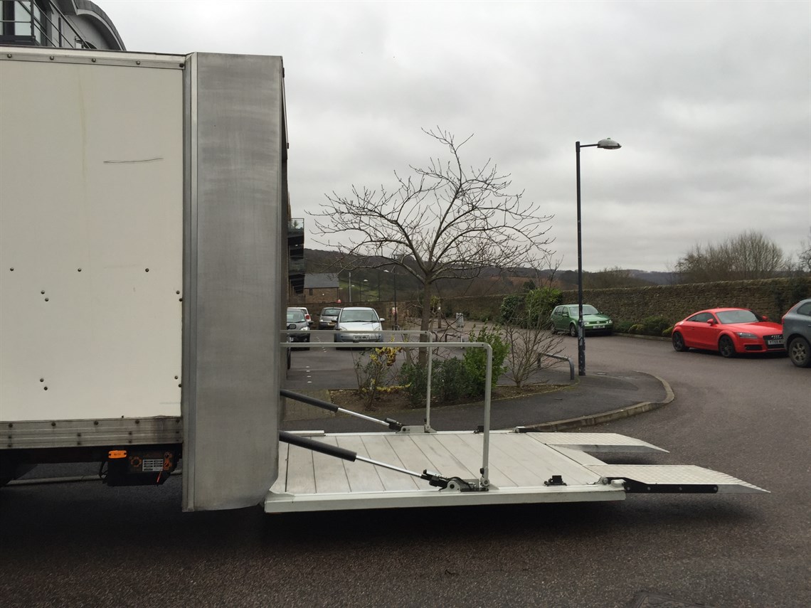 iveco-75e17---75-ton-2-car-race-transporter