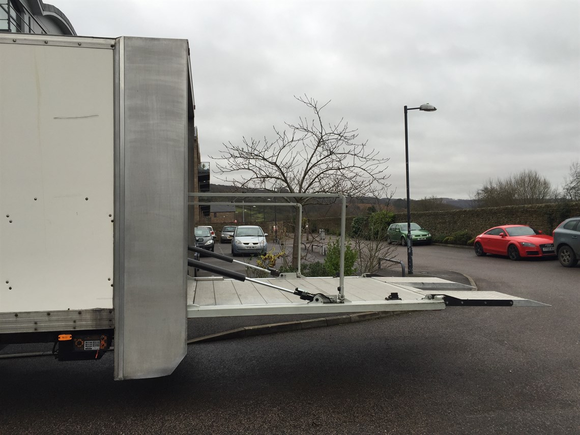 iveco-75e17---75-ton-2-car-race-transporter