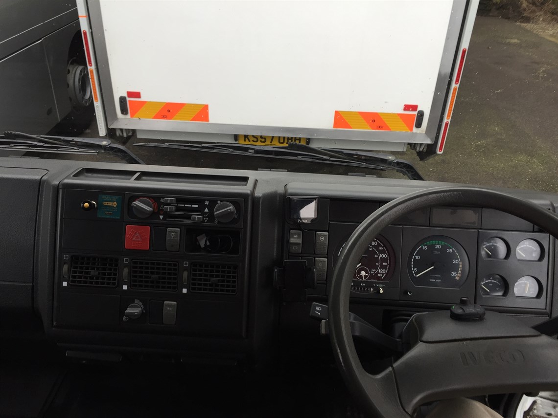 iveco-75e17---75-ton-2-car-race-transporter