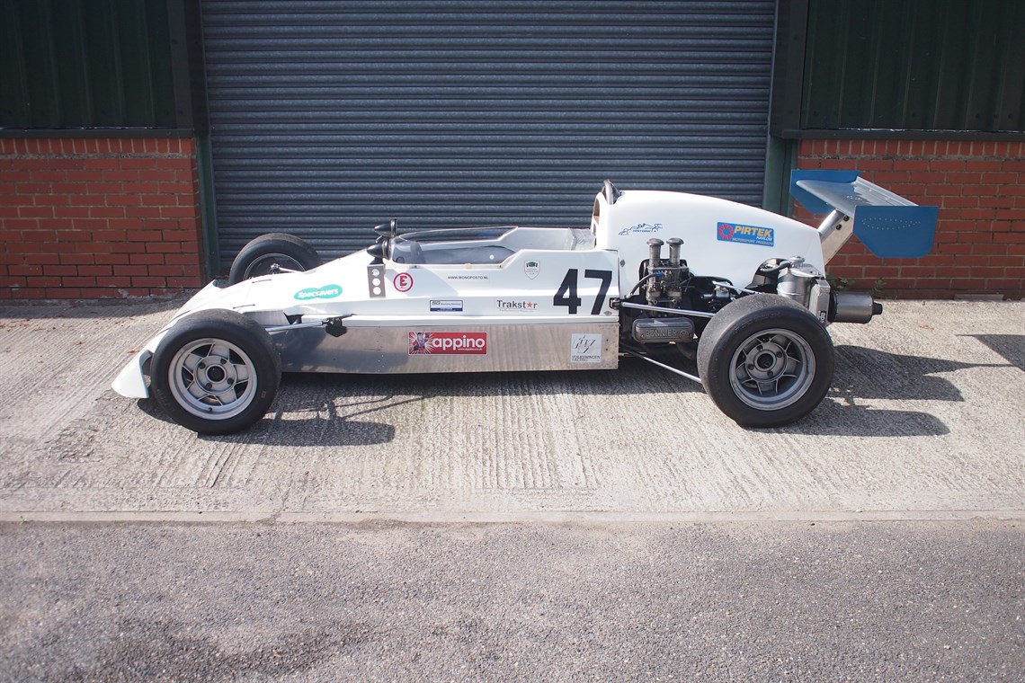 lola-super-vee-324-1975