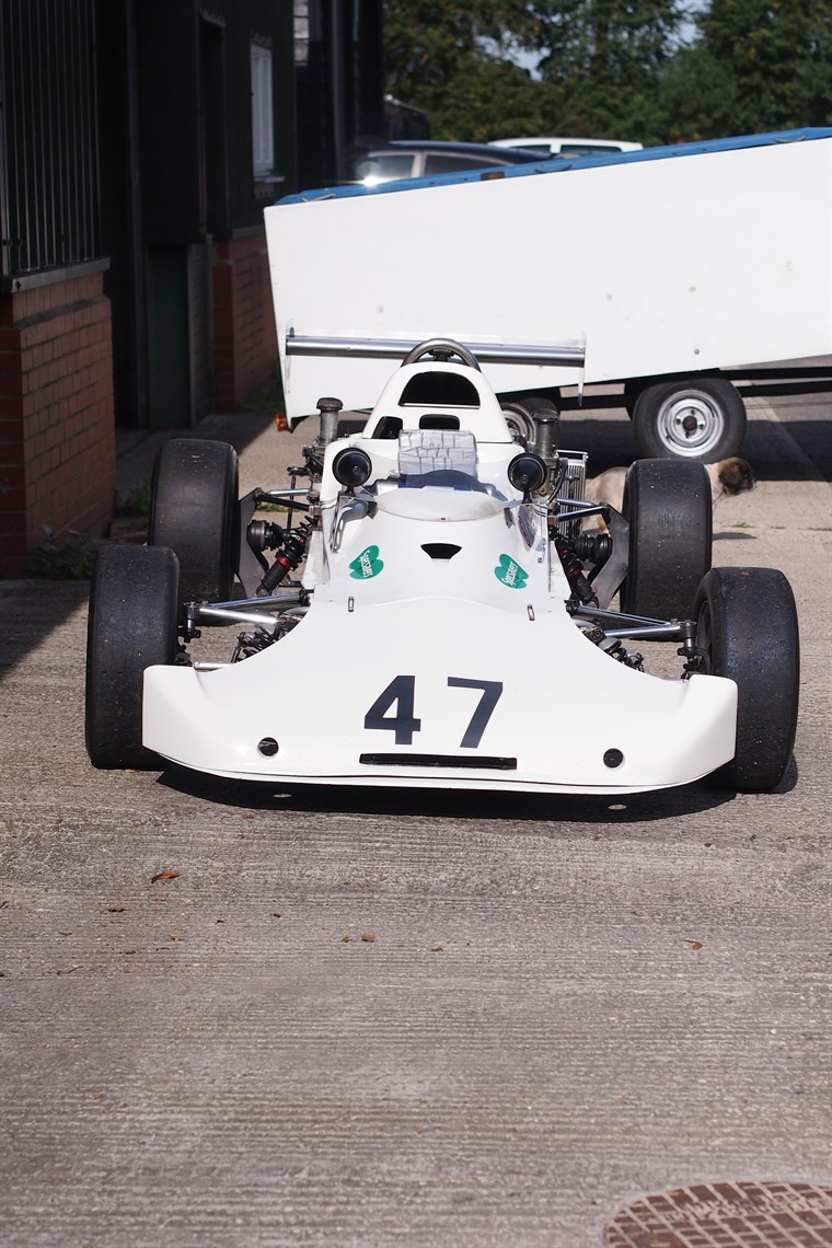 lola-super-vee-324-1975