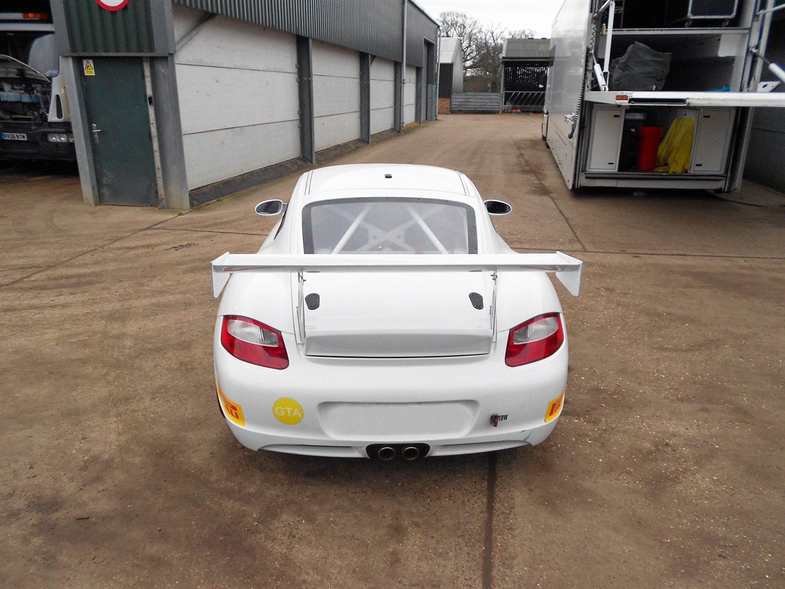 porsche-cayman---endurance-spec