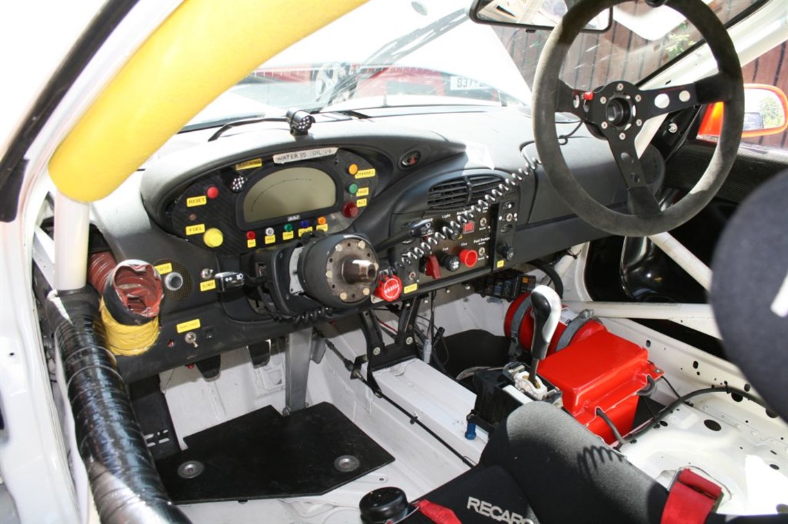 porsche-996-gt3r-with-le-mans-history