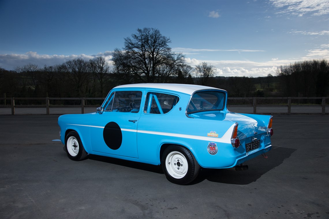 1964-ford-anglia-1200-super