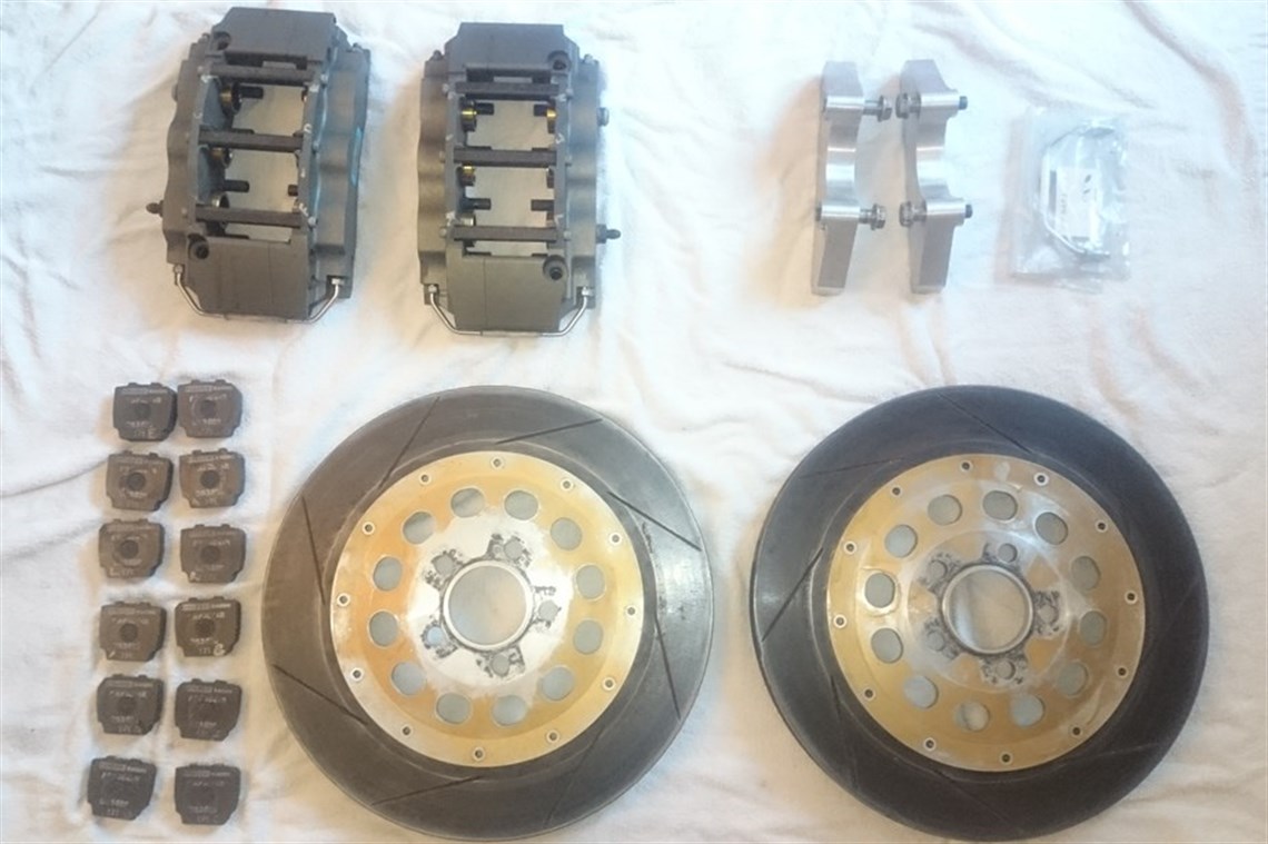 ap-racing-6-piston-brakes-for-golf-ivseat-leo