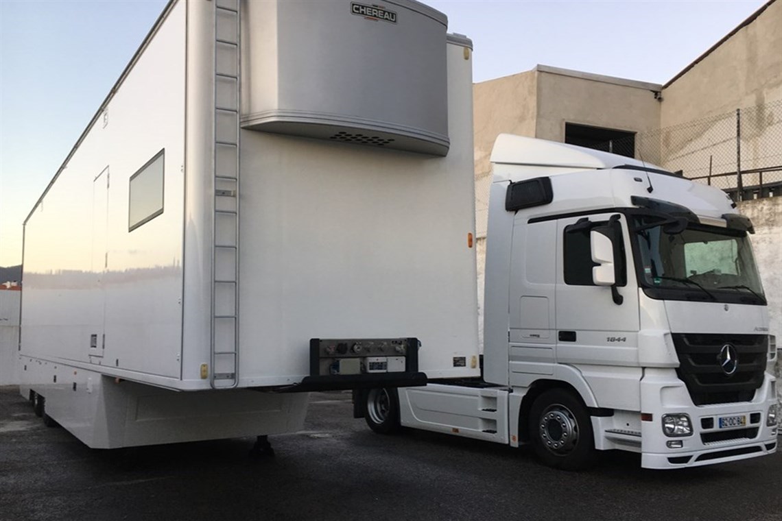 wtcc-chereau-race-trailer-and-tractor-unit
