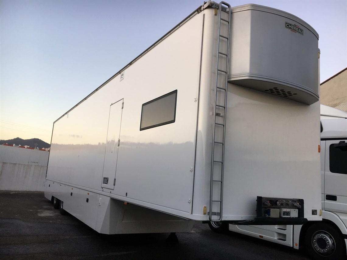 wtcc-chereau-race-trailer-and-tractor-unit