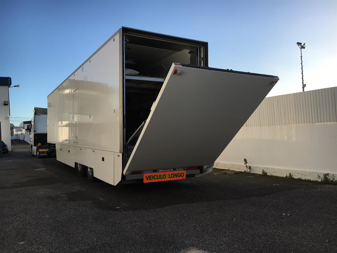 wtcc-chereau-race-trailer-and-tractor-unit