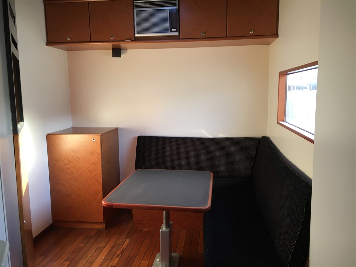 wtcc-chereau-race-trailer-and-tractor-unit