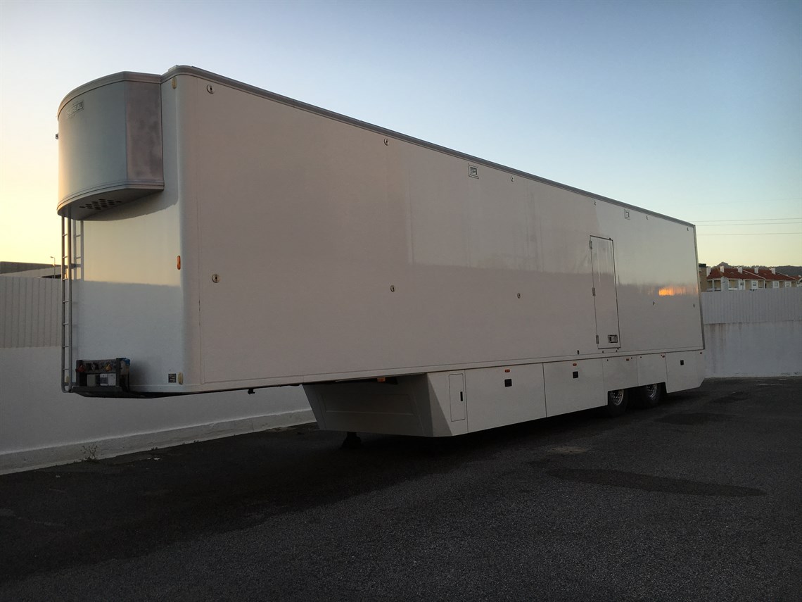 wtcc-chereau-race-trailer-and-tractor-unit