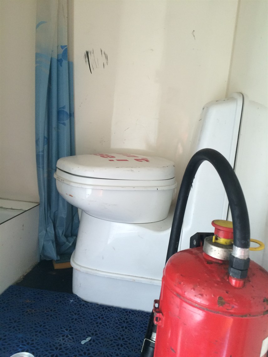 racetrailer-large-awning-roof-terras-for-4-ca