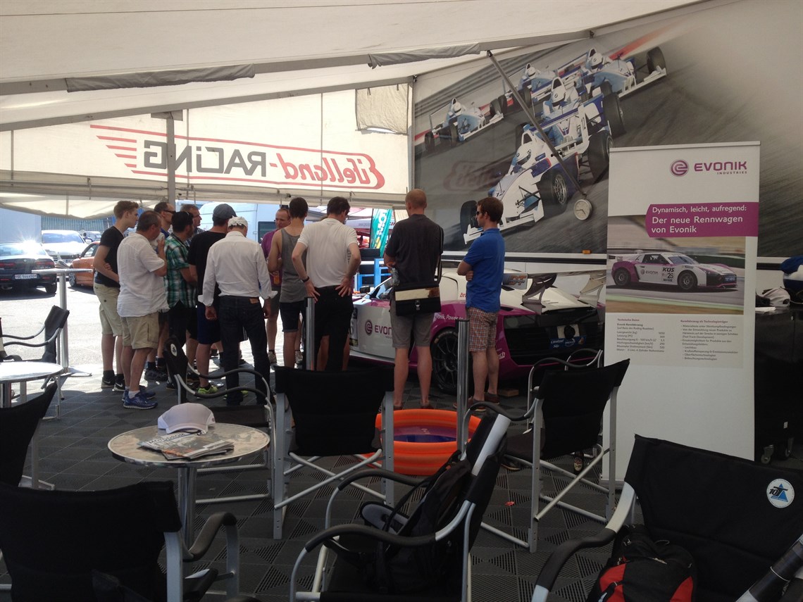 budget-friendly-racetrailer-incl-awning