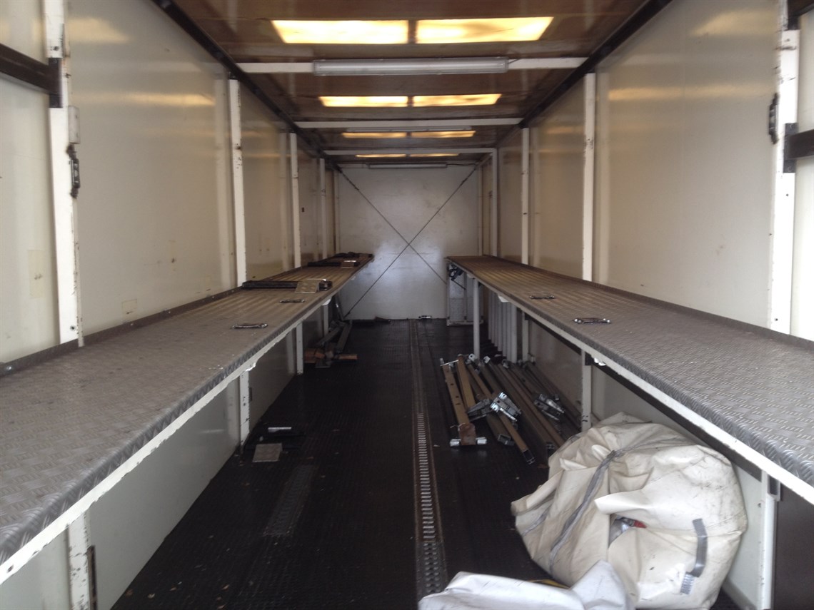 budget-friendly-racetrailer-incl-awning
