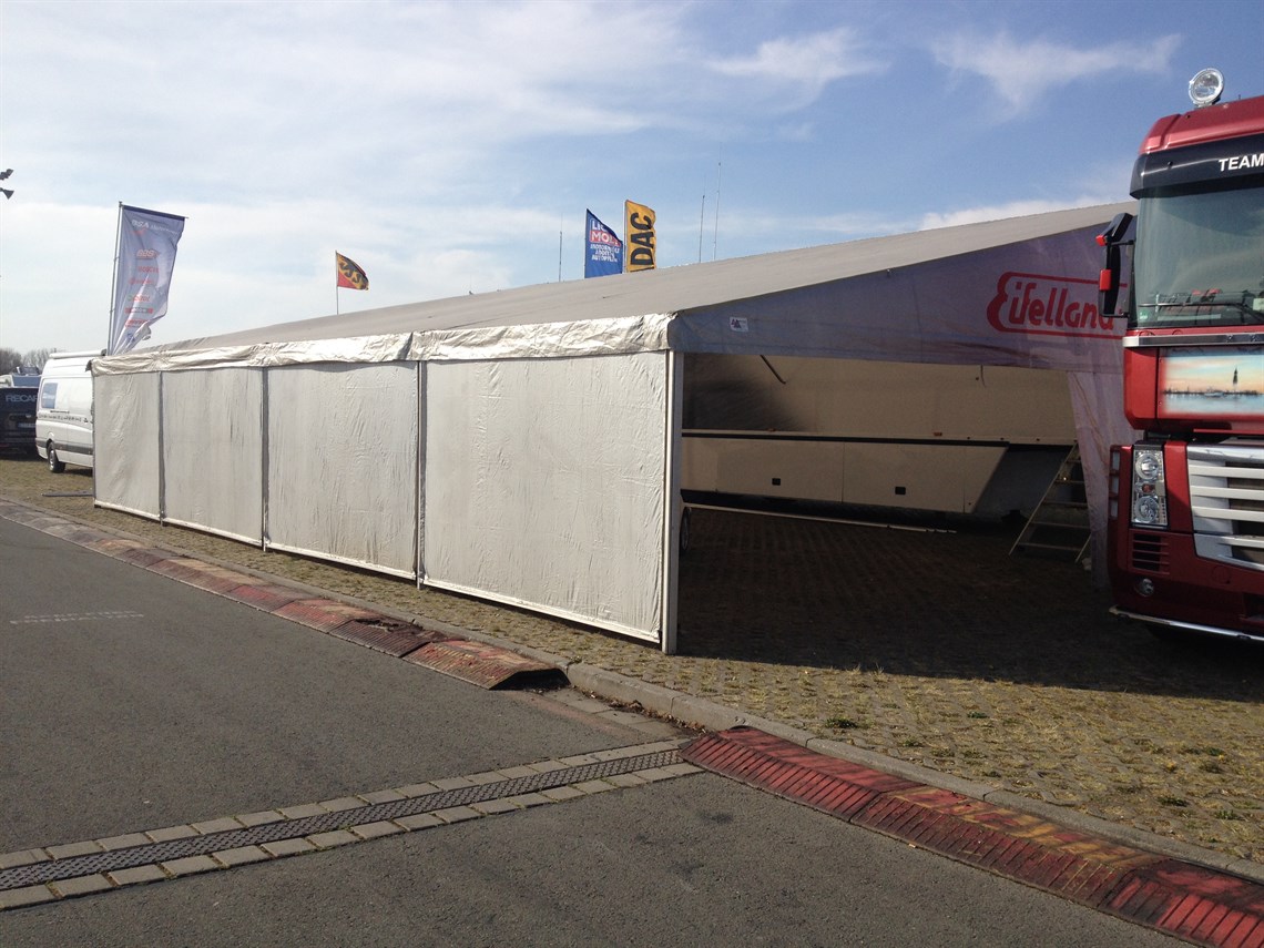 budget-friendly-racetrailer-incl-awning