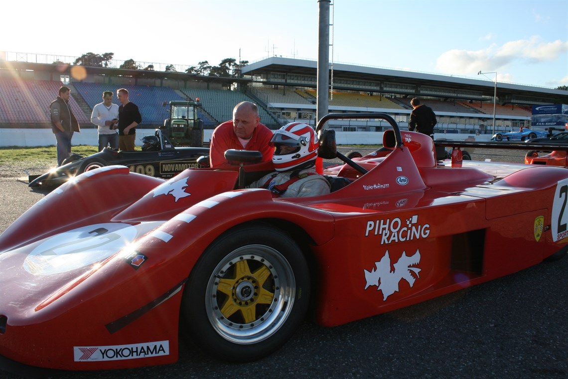 lola-t8890-ford