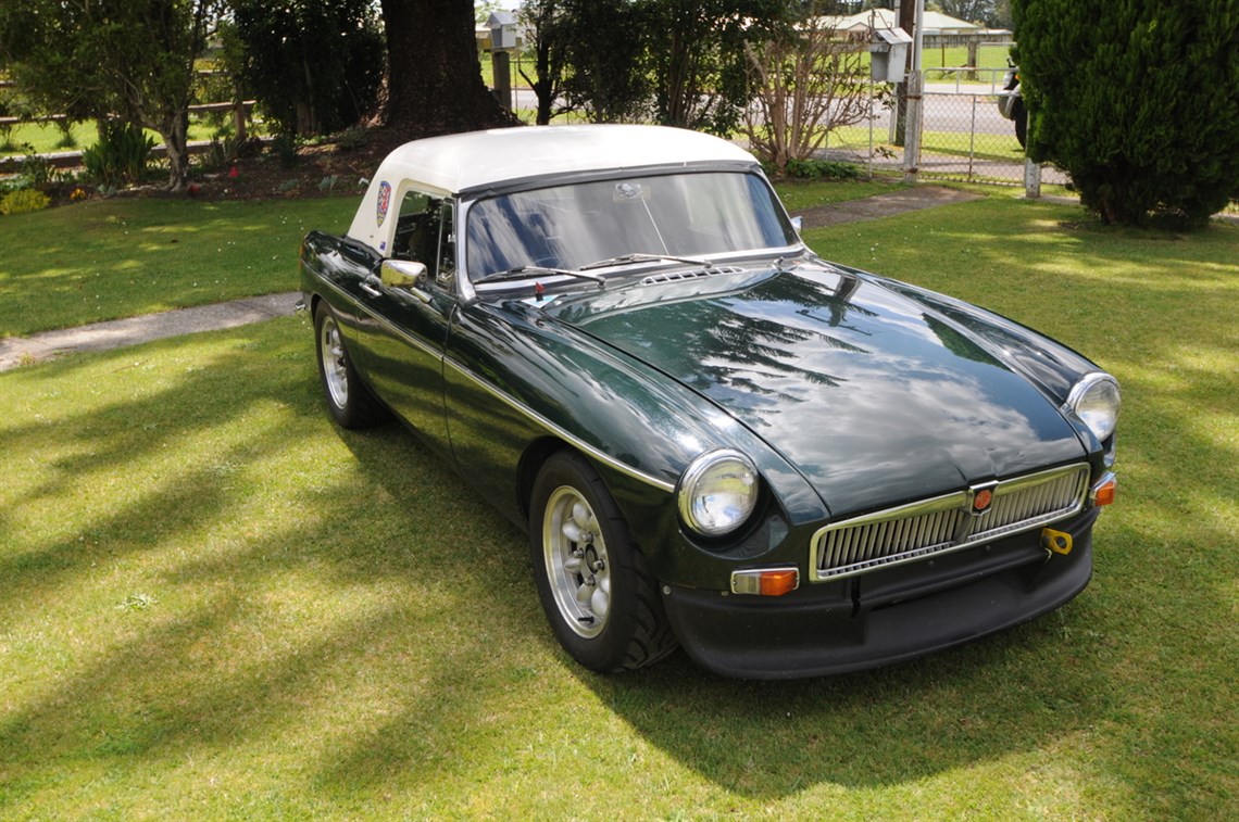 classic-72-mgb-targa-nz-ex-ray-hartley-car