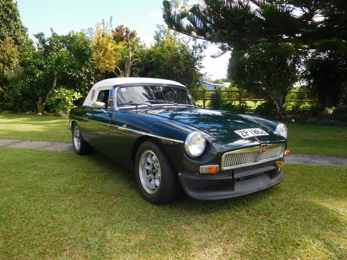 classic-72-mgb-targa-nz-ex-ray-hartley-car