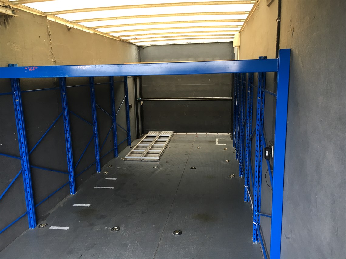 renault-premium-2006-18-tonne-race-transporte