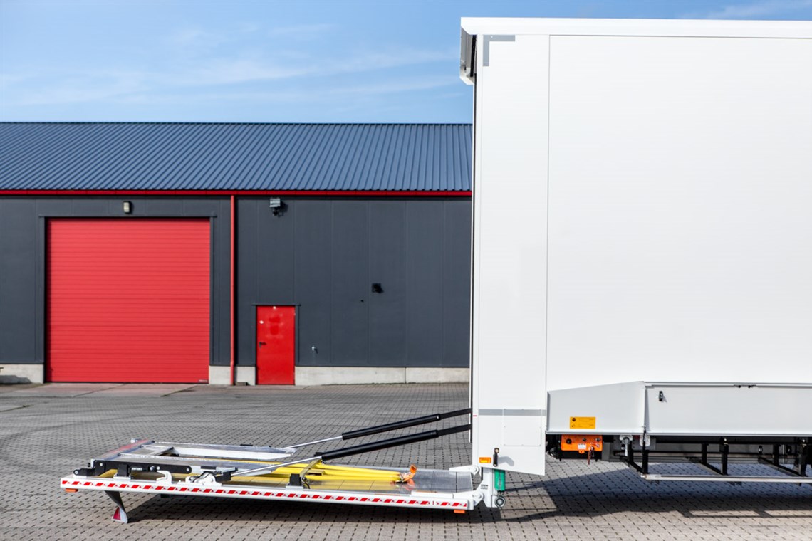 in-stock-racetrailer-2nd-flex-deck-space-for